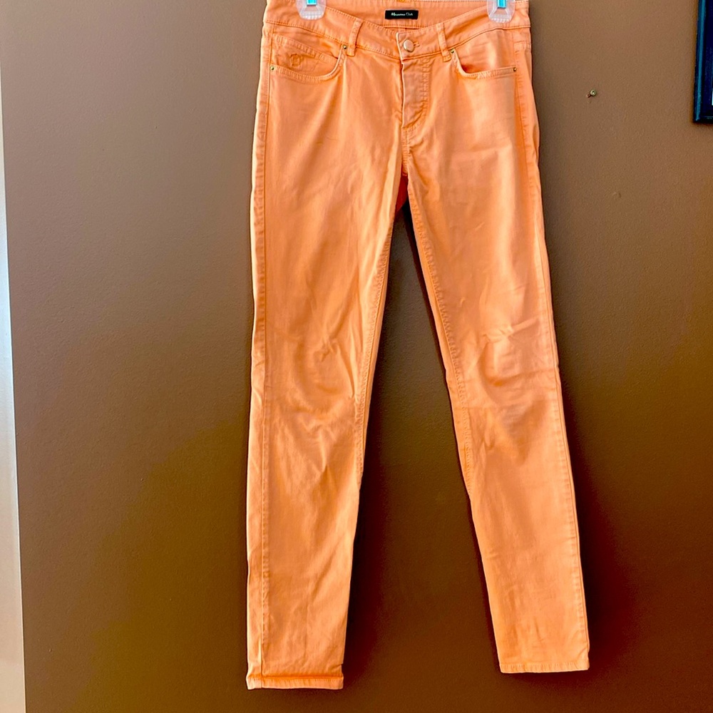 Massimo Dutti ladies peach coloured skinny pants with zippers at the ankle.